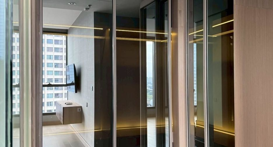 For rent 2 bedrooms condo in Watthana, Bangkok
