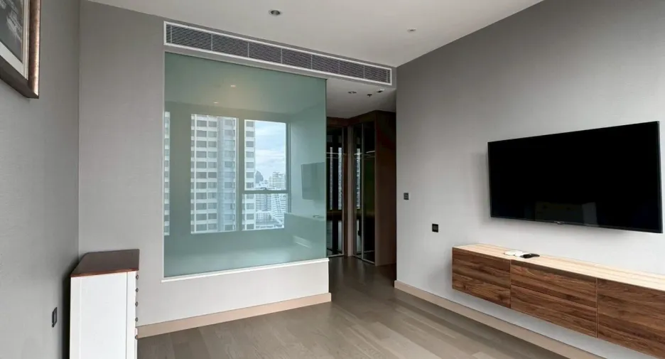 For rent 2 bedrooms condo in Watthana, Bangkok