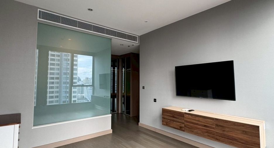 For rent 2 bedrooms condo in Watthana, Bangkok