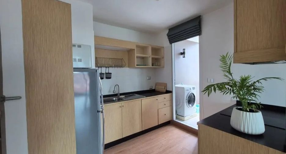 For rent 1 bed condo in Phra Khanong, Bangkok