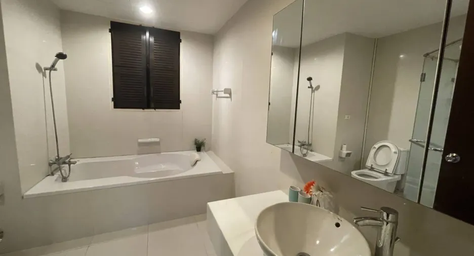 Wohnung zur Miete mit 2 Zimmer in Huai Khwang, Bangkok