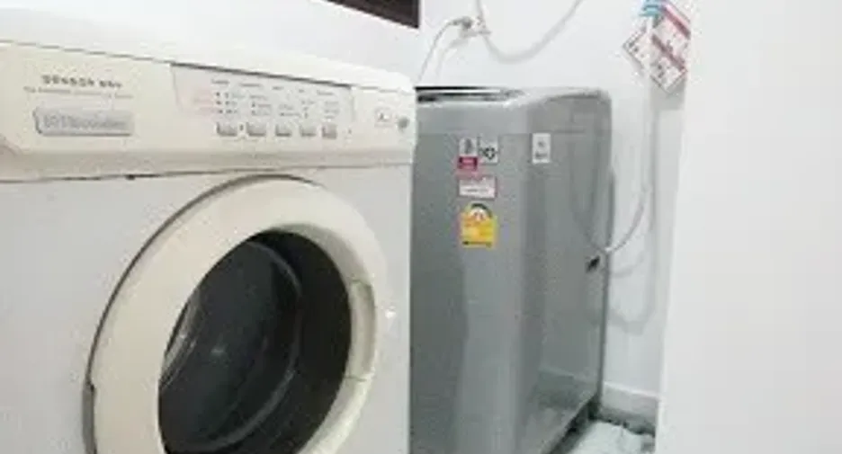 Condo en alquiler de 2 habitaciones en Huai Khwang, Bangkok