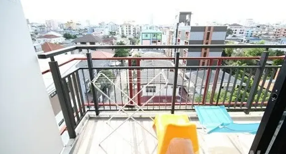 Condo en alquiler de 2 habitaciones en Huai Khwang, Bangkok