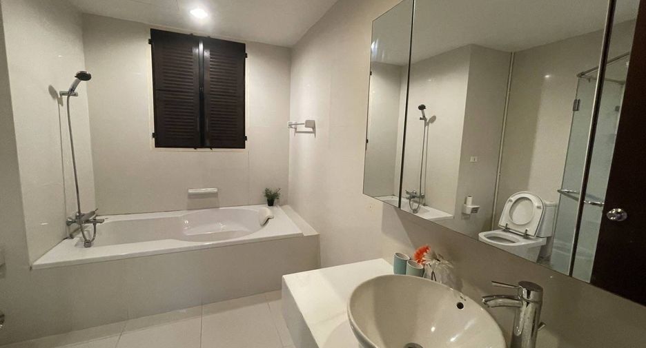 Condo en alquiler de 2 habitaciones en Huai Khwang, Bangkok