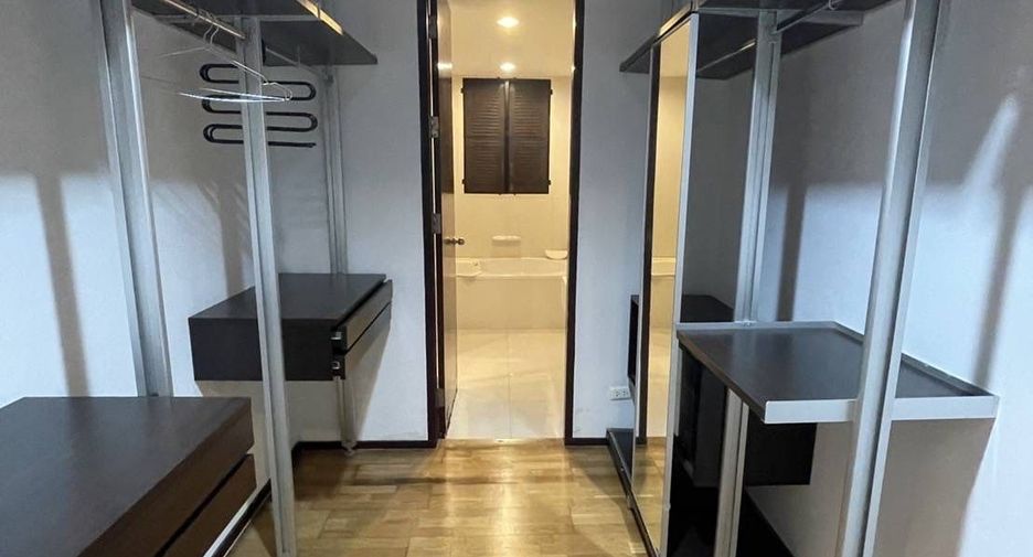 Condo en alquiler de 2 habitaciones en Huai Khwang, Bangkok