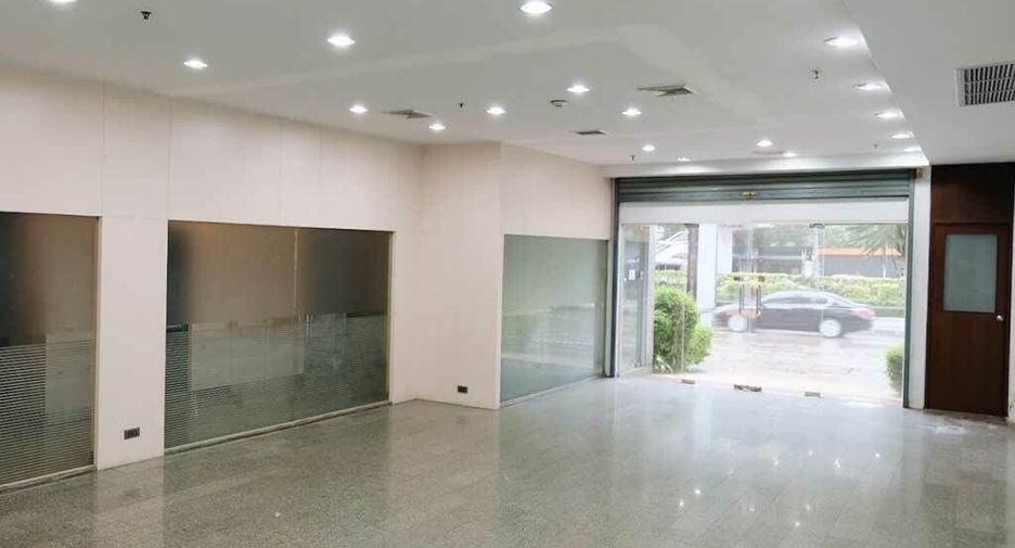 For rent 2 bedrooms townhouse in Yan Nawa, Bangkok