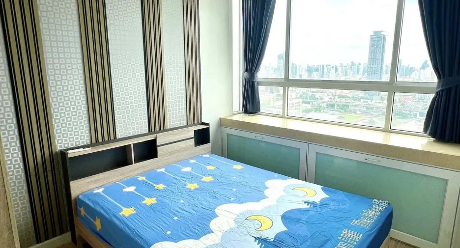 For rent 2 bedrooms condo in Huai Khwang, Bangkok