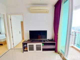 For rent 2 bedrooms condo in Huai Khwang, Bangkok