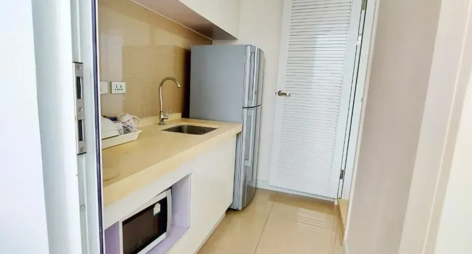 For rent 2 bedrooms condo in Huai Khwang, Bangkok