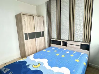 For rent 2 bedrooms condo in Huai Khwang, Bangkok