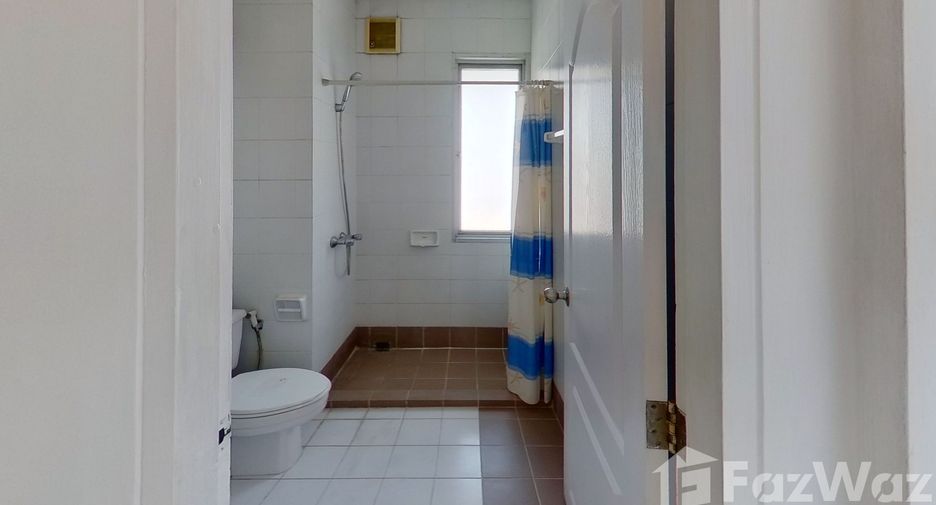 For rent 2 bedrooms condo in Yan Nawa, Bangkok