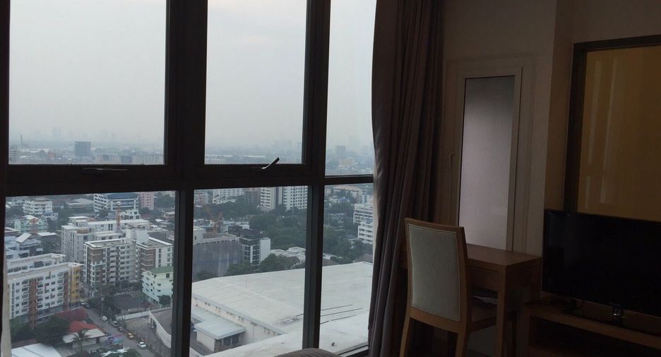 For rent 1 bed condo in Phra Khanong, Bangkok
