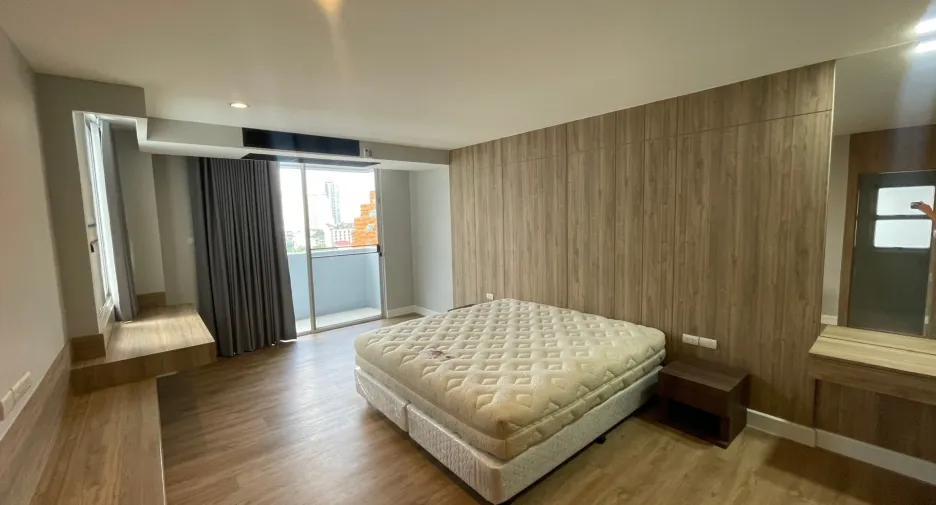 For rent 4 bedrooms condo in Khlong Toei, Bangkok