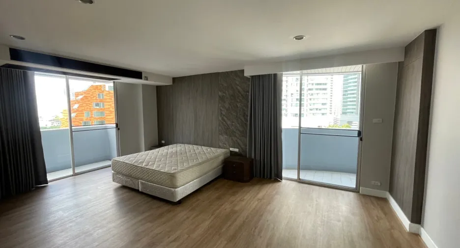 For rent 4 bedrooms condo in Khlong Toei, Bangkok