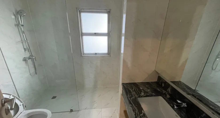For rent 4 bedrooms condo in Khlong Toei, Bangkok