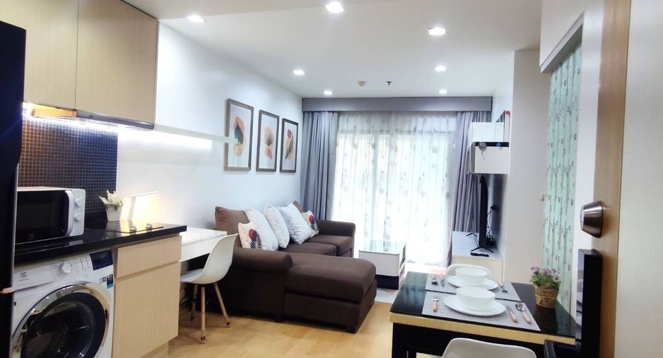 For rent 2 bedrooms condo in Bang Rak, Bangkok