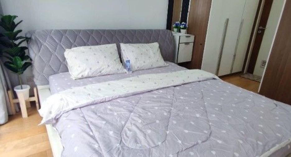 For rent 2 bedrooms condo in Bang Rak, Bangkok