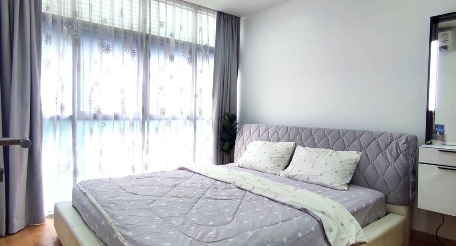 For rent 2 bedrooms condo in Bang Rak, Bangkok