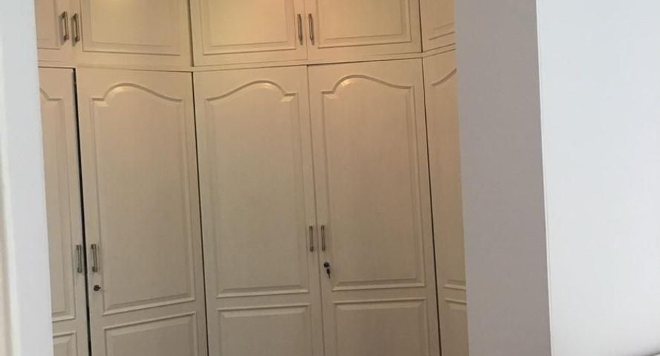 À louer 3 chambres appartement à Khlong Toei, Bangkok