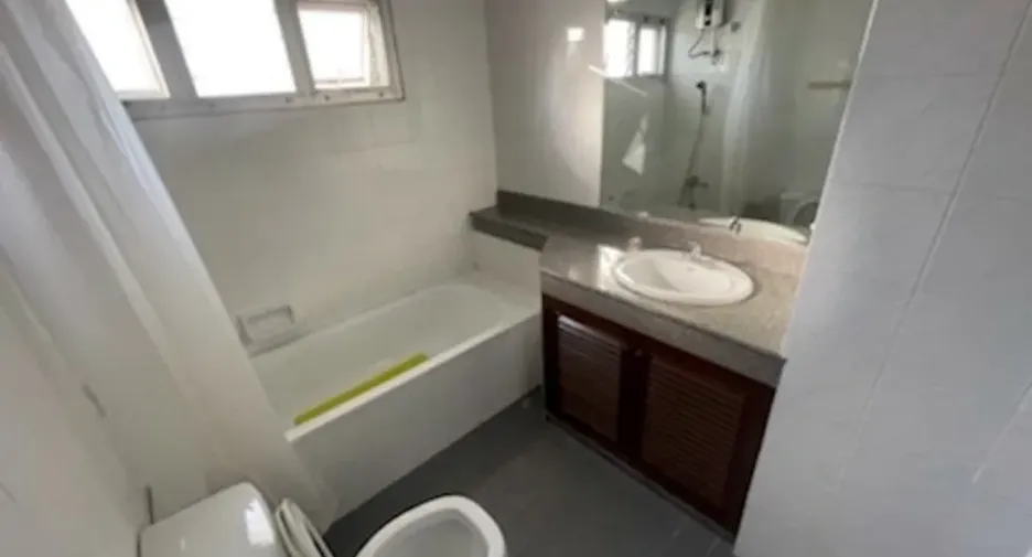For rent 3 bedrooms condo in Watthana, Bangkok