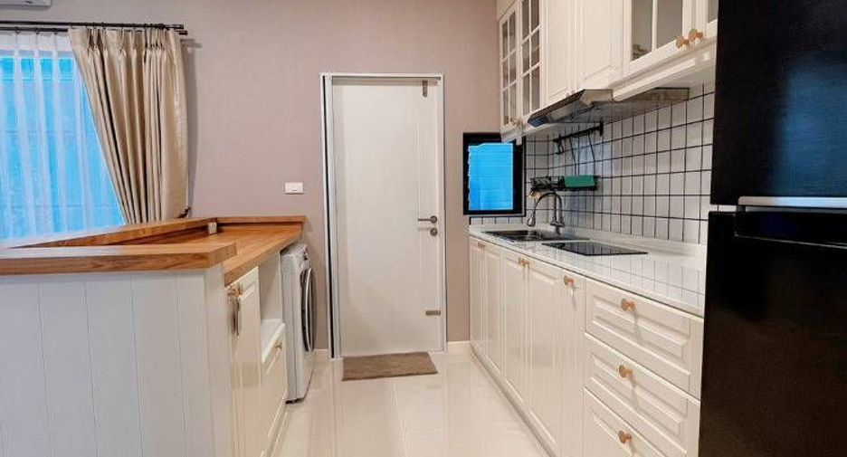 For rent 3 bedrooms townhouse in Bang Phli, Samut Prakan