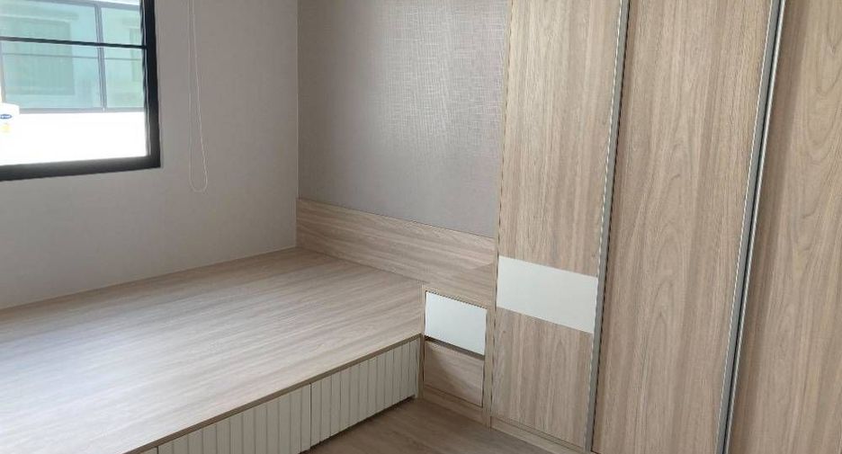 For rent 3 bedrooms townhouse in Bang Phli, Samut Prakan