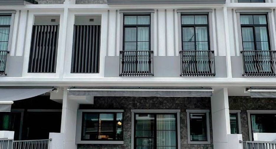 For rent 3 bedrooms townhouse in Bang Phli, Samut Prakan
