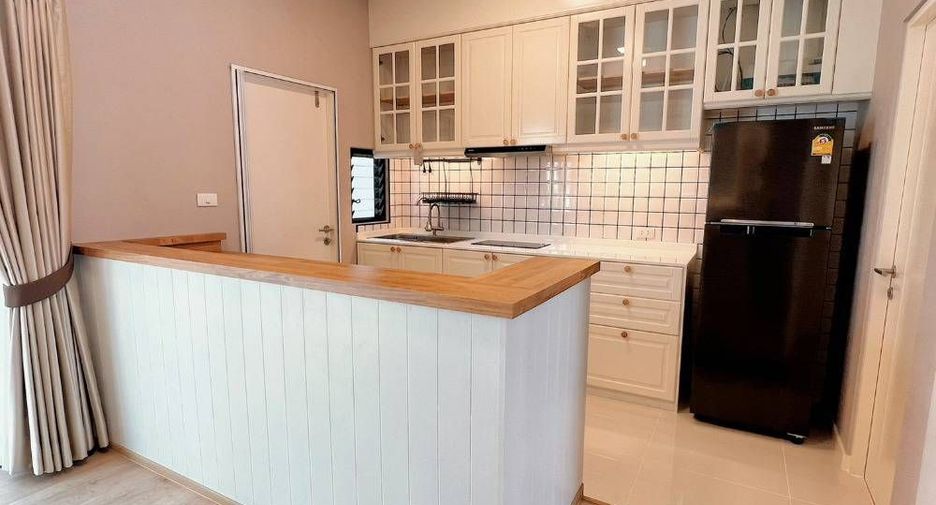For rent 3 bedrooms townhouse in Bang Phli, Samut Prakan