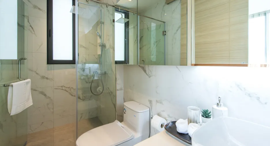 For rent 3 bedrooms condo in Mueang Samut Prakan, Samut Prakan