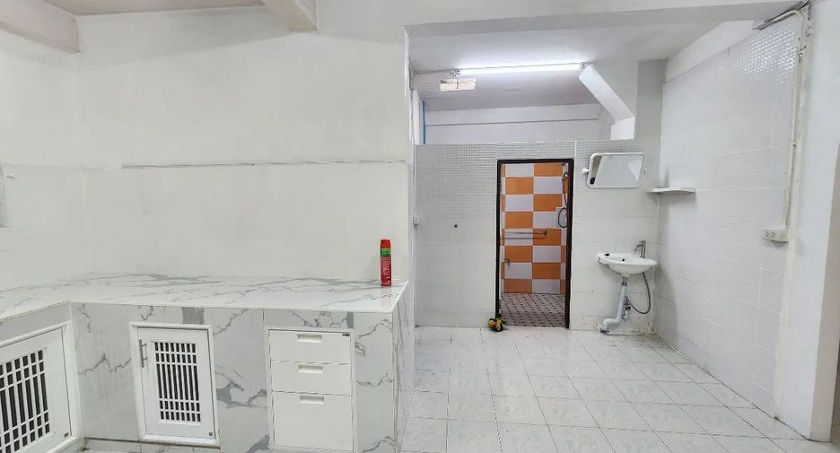 Аренда 4 спальни таунхаус в Суан Луанг, Бангкок