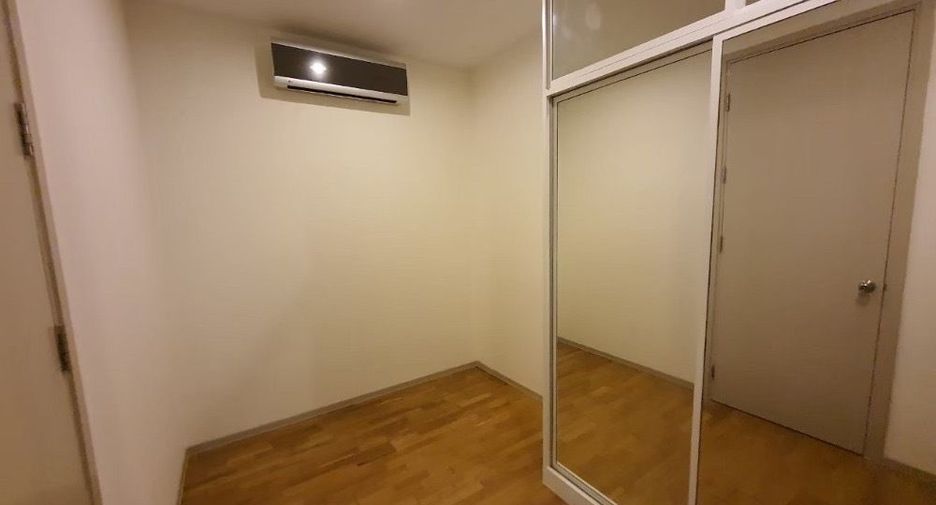 For rent 2 bedrooms condo in Huai Khwang, Bangkok