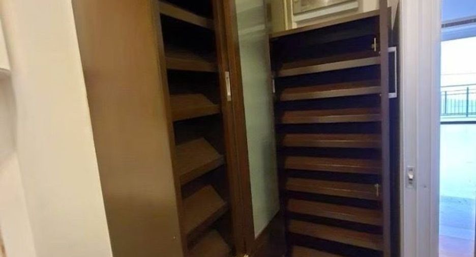 For rent 2 bedrooms condo in Huai Khwang, Bangkok