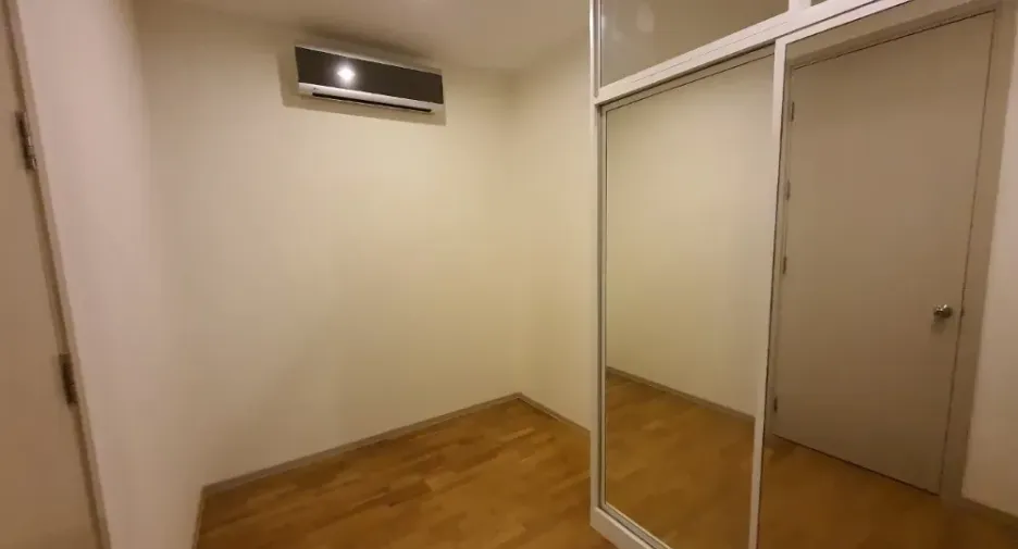 For rent 2 bedrooms condo in Huai Khwang, Bangkok