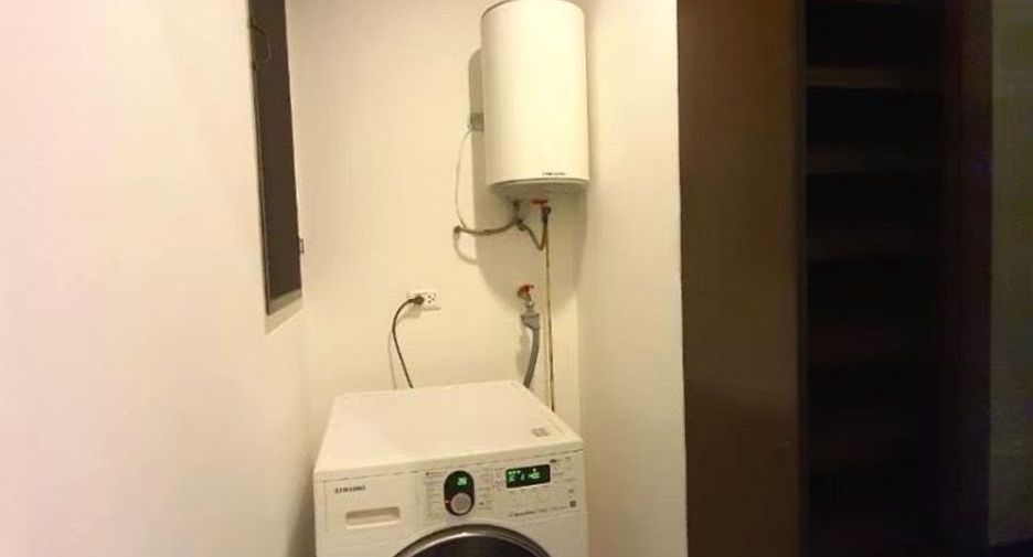 For rent 2 bedrooms condo in Huai Khwang, Bangkok