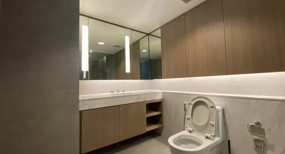 Apartamento en alquiler de 3 habitaciones en Khlong Toei, Bangkok