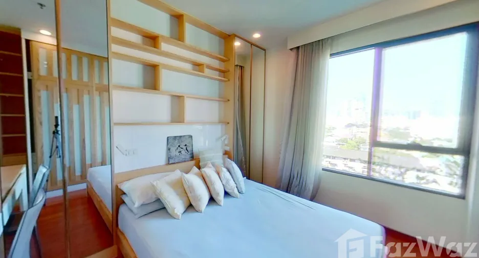 For rent 3 bedrooms condo in Yan Nawa, Bangkok