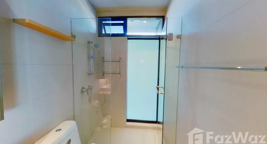For rent 3 bedrooms condo in Yan Nawa, Bangkok