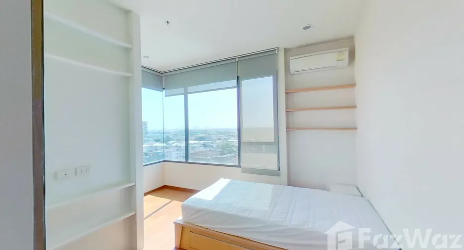 For rent 3 bedrooms condo in Yan Nawa, Bangkok