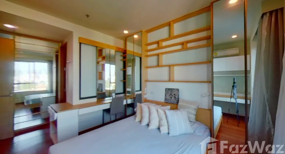 For rent 3 bedrooms condo in Yan Nawa, Bangkok