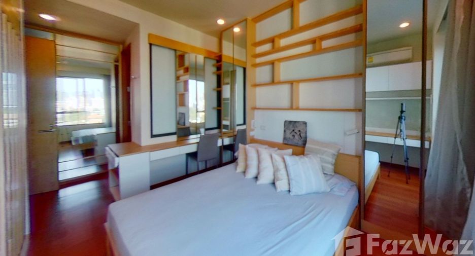 For rent 3 bedrooms condo in Yan Nawa, Bangkok