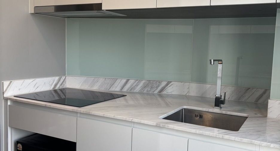 For rent 3 bedrooms condo in Huai Khwang, Bangkok