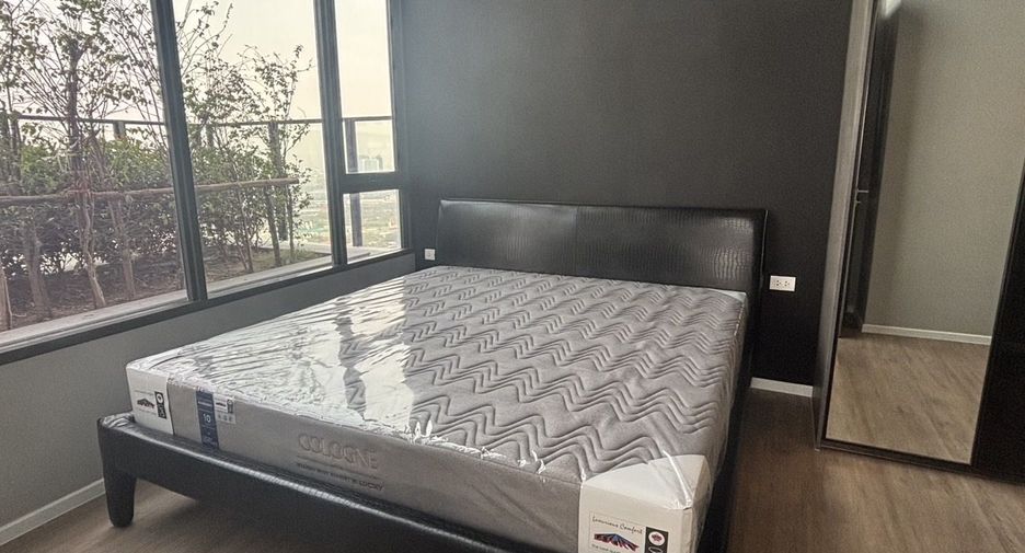 For rent 3 bedrooms condo in Huai Khwang, Bangkok