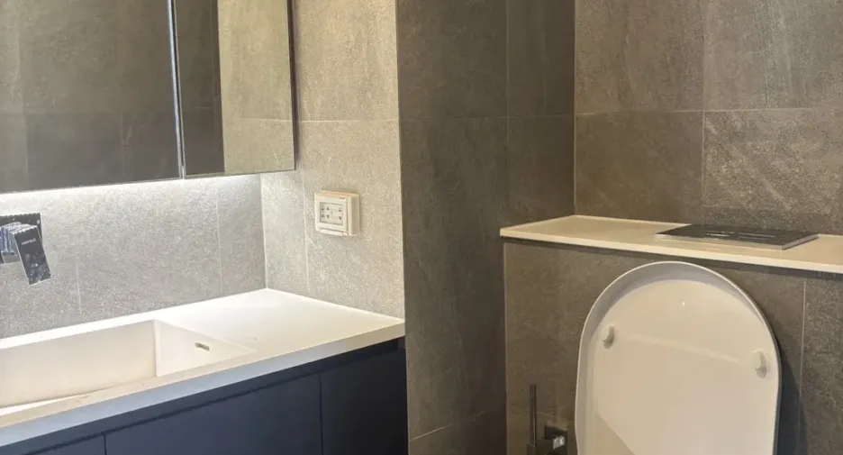 For rent 3 bedrooms condo in Huai Khwang, Bangkok
