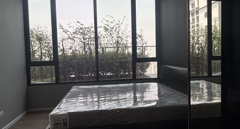 For rent 3 bedrooms condo in Huai Khwang, Bangkok