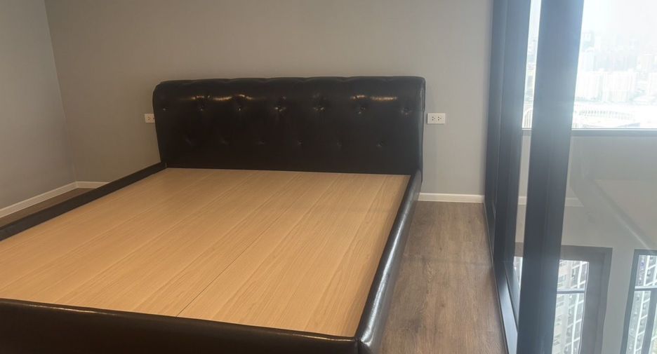 For rent 3 bedrooms condo in Huai Khwang, Bangkok