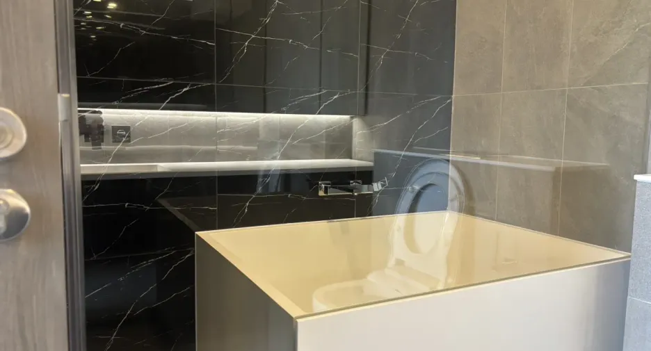 For rent 3 bedrooms condo in Huai Khwang, Bangkok