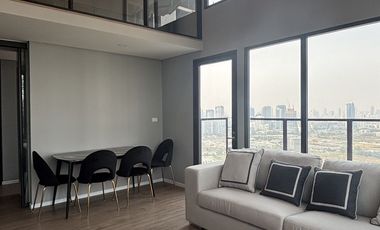 For rent 3 bedrooms condo in Huai Khwang, Bangkok