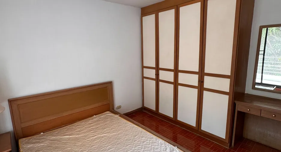 For rent 2 bedrooms apartment in Sathon, Bangkok