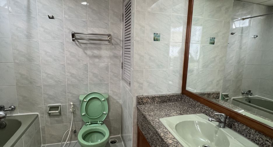 Condo en alquiler de 3 habitaciones en Watthana, Bangkok