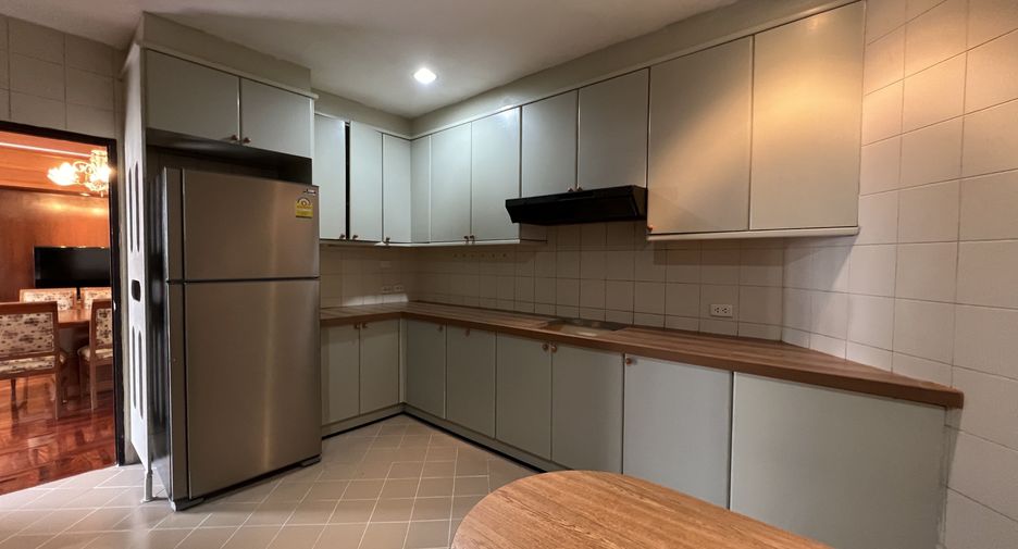 Condo en alquiler de 3 habitaciones en Watthana, Bangkok